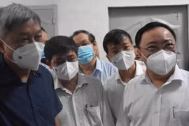Thứ trưởng Bộ Y tế cùng đoàn công tác của Bộ Y tế đến kiểm tra công tác phòng, chống dịch COVID-19 trên địa bàn tỉnh Đồng Nai. Ảnh: Khôi Nguyễn