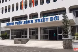 Bệnh nhân nam sinh 22 tuổi ở Long An nhiễm COVID-19 suy hô hấp nặng đang được tiếp tục điều trị tại BV Bệnh Nhiệt đới TP.HCM. Ảnh: Nguyễn Trăm
