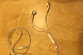 Chi tiết giúp tai nghe iPhone chống rối ít người biết. Ảnh: Lifehack. 