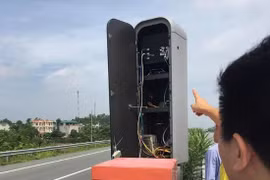 Tủ kết nối hệ thống giám sát giao thông qua camera trên cao tốc Nội Bài - Lào Cai. - Nguồn: FPT