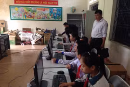 Món quà rất có ý nghĩa với thầy và trò trường Tiểu học Xuân Lũng. 