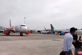 Cảng vụ Hàng không Miền Nam vừa gửi văn bản kiến nghị Cục Hàng không Việt Nam tạm dừng các chuyến bay thương mại (Ảnh: Hòa Bình) 