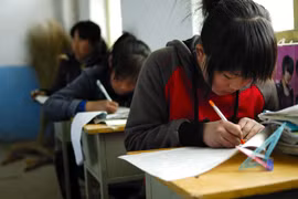 A classroom in Xingtai city, Hebei province, China. Photo credit: dewater / 123RF. Một lớp học ở thành phố Xingtai, tỉnh Hà Bắc. Ảnh dewater/123RF 