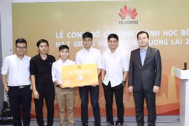 Các sinh viên ưu tú nhận học bổng "Hạt giống Viễn thông tương lai 2017" tại TP.HCM. Ảnh: Duy Vũ.