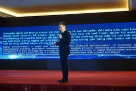 Ông Lê Quốc Minh - Đại diện ban tổ chức chia sẻ về chuyển dịch số trong kỷ nguyên công nghiệp 4.0.