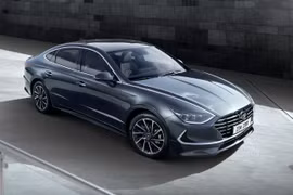Thế hệ thứ 8 của Hyundai Sonata đã quay về với thiết kế phong cách Coupe 4 cửa đã từng áp dụng cho mẫu xe này vào năm 2009.