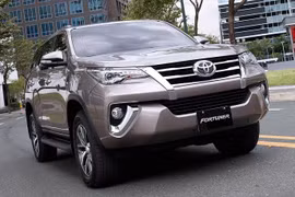 Nhiều người sẽ cảm thấy hụt hẫng khi nhìn vào giá công bố của TMV dành cho mẫu xe SUV 7 chỗ Fortuner.