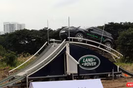 Chương trình trải nghiệm "Above & Beyond Tour" được Land Rover Việt Nam tổ chức xuyên suốt 5 ngày diễn ra triển lãm VMS 2018 (24-28/10/2018) 