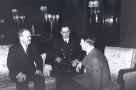 Hitler tiếp Bộ trưởng Ngoại giao Liên Xô Viacheslav Molotov.