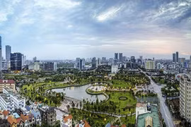 Với 5 hồ bơi trong lòng dự án và các hồ bơi riêng trong từng căn hộ, Sunshine Crystal River khẳng định đẳng cấp của phong cách sống nghỉ dưỡng thượng lưu và quý tộc.