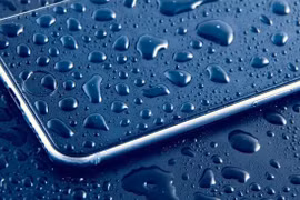 Nhiều khách hàng cho rằng Apple đang phóng đại về khả năng chống nước của iPhone (Ảnh: Apple Insider)
