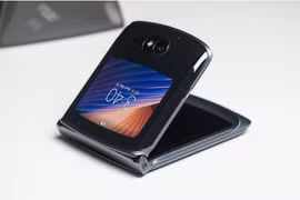 Motorola "úp mở" về mẫu điện thoại gập sẽ cạnh tranh với dòng Z Flip của Samsung (Ảnh: Phone Arena)