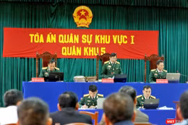 Sáng 19/1, tại Trung tâm đoàn huấn luyện Bộ chỉ Bộ đội biên phòng tỉnh Quảng Nam, Tòa án quân sự 1-Quân khu 5 đã mở phiên tòa xét xử sơ thẩm đối với 21 bị cáo trong vụ phá rừng Pơmu tại khu vực biên giới Việt-Lào gây xôn xao dư luận vào năm 2016.