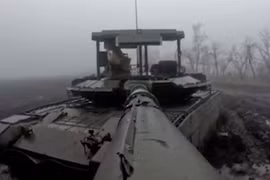 T-80BVM của Quân đội Nga tại Zaporozhye vào tháng 1. Ảnh Military Watch