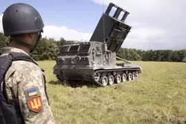Na Uy và Vương quốc Anh đang hợp tác cung cấp cho Ukraine pháo phản lực tên lửa M270 (MLRS). Ảnh Military Ukraine.