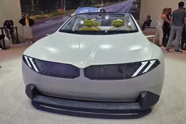 BMW giới thiệu mẫu xe điện ý tưởng Vision Neue Klasse, bước đột phá của công ty trong lĩnh vực xe điện (Ảnh: CNBC)