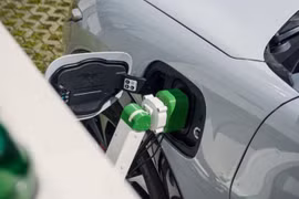 Ford thử nghiệm robot sạc EV, hỗ trợ người hạn chế thể chất. Ảnh Future Car