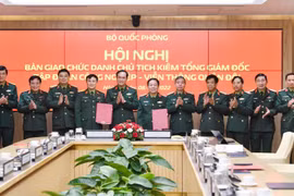 Thượng tướng Vũ Hải Sản, Thứ trưởng Bộ Quốc phòng, chủ trì lễ bàn giao chức danh và nhiệm vụ Chủ tịch, Tổng Giám đốc Tập đoàn Viettel.