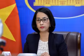 Phó Phát ngôn Bộ Ngoại giao Phạm Thu Hằng tại buổi họp báo thường kỳ. Ảnh: BNG.