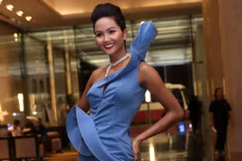 Hoa hậu H'Hen Niê xuất hiện rạng rỡ 