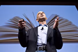 Ông Jeff Bezos thiệt hại 3,7 tỉ USD trong ngày 4-1. Ảnh: Bloomberg