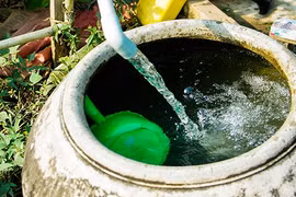 Thiếu nước, dân thủ đô hạn chế... tắm 