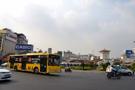 Xe buýt được sơn màu vàng nổi bật, khác biệt với các loại xe buýt khác, do Trung tâm Quản lý và điều hành vận tải hành khách công cộng (thuộc Sở GTVT TPHCM) phối hợp với Công ty Vận tải hàng không miền Nam đưa vào hoạt động phục vụ du khách chặng từ sân b