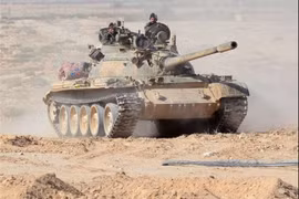 Xe tăng quân chính phủ Syria trên chiến trường Palmyra.