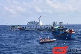 Tàu Trung Quốc vây bắt tàu cá Việt nam trên biển Việt Nam