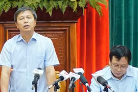 Phó giám đốc Sở TN&MT Hà Nội Nguyễn Hữu Nghĩa trao đổi với phóng viên chiều 6/10. Ảnh: Dũng Nguyễn.