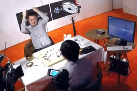 Fan Hui, cờ thủ đỉnh cao của châu Âu, thua AlphaGo 0-5