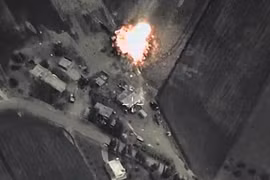 Một cuộc không kích của máy bay Nga ở Syria hôm 3/10. Ảnh: Guardian