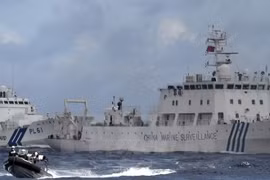 Tàu hải giám Trung Quốc gần khu vực quần đảo tranh chấp Senkaku/Điếu Ngư trên Biển Hoa Đông ngày 1/7. (Nguồn: Kyodo/TTXVN)