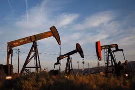 Saudi Arabia đề nghị các nước sản xuất dầu giảm 5% sản lượng