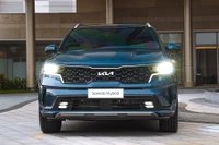 Sorento PHEV đang được đại lý bán với giá 1,29 tỷ đồng, giảm hơn 100 triệu so với giá niêm yết. Ảnh: Kia.