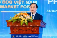 Thứ trưởng Bộ Xây dựng Nguyễn Văn Sinh tại diễn đàn sáng nay