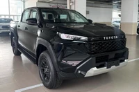Dẫn đầu doanh số xe bán tải tháng 2, Toyota Hilux có đủ sức cạnh tranh Ford Ranger?