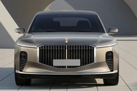 2 mẫu xe sang VinFast chính thức lộ diện, tham gia cuộc đua với Mercedes, BMW