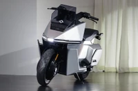 Startup công nghệ châu Á ra mắt xe máy điện "không bao giờ ngã"