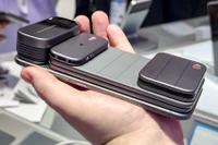 Độc lạ điện thoại "thích gì lắp nấy"