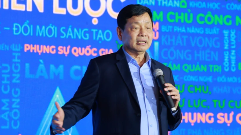 Ông Trương Gia Bình nhấn mạnh Việt Nam "không thể chỉ là một quốc gia sử dụng công nghệ, mà phải tự mình làm chủ công nghệ.