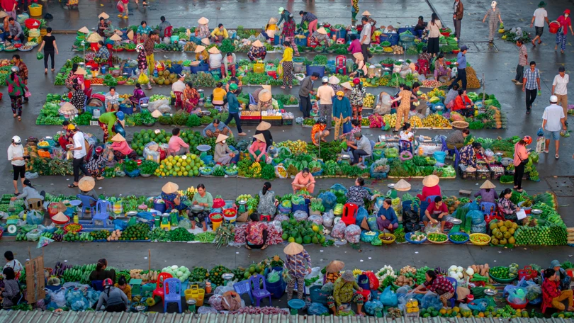 Đi chợ "chồm hổm" đẹp nhất miền Tây