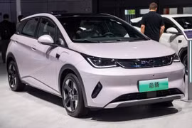 BYD Dolphin bản nâng cấp được giới thiệu tại triển lãm Thượng Hải hồi tháng 5 vừa qua. Ảnh: Paultan.