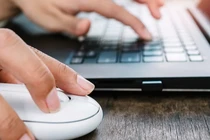Có thể chúng ta đang kết nối chuột với máy tính sai cách. Ảnh: BGR.