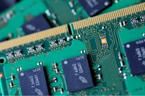 Chip nhớ dự kiến tiếp tục tăng thêm từ 40-50% ngay trong quý đầu năm nay. Ảnh: Reuters.