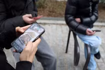 Ứng dụng xác thực độ tuổi trên các nền tảng trực tuyến sẽ sớm được đưa vào sử dụng tại EU. Ảnh: Reuters.