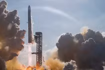 SpaceX công bố mức giá công khai 135 USD/ cổ phiếu. Ảnh: Reuters.