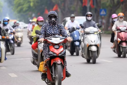 Miền Bắc sắp hạ nhiệt, Trung Bộ đối mặt đợt nắng nóng gay gắt kéo dài