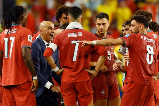 Dừng bước cay đắng ở vòng 1/8: HLV Martinez từ chức, tương lai Ronaldo vẫn là dấu hỏi 