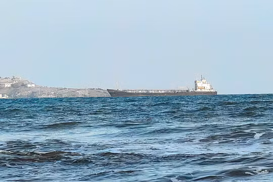 Lực lượng Houthi bất ngờ "quay xe", ra tuyên bố mới về việc thu phí tàu thuyền qua Biển Đỏ